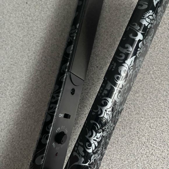 Jeegol Floral Damask Hair Straightener - Picture 4 of 8